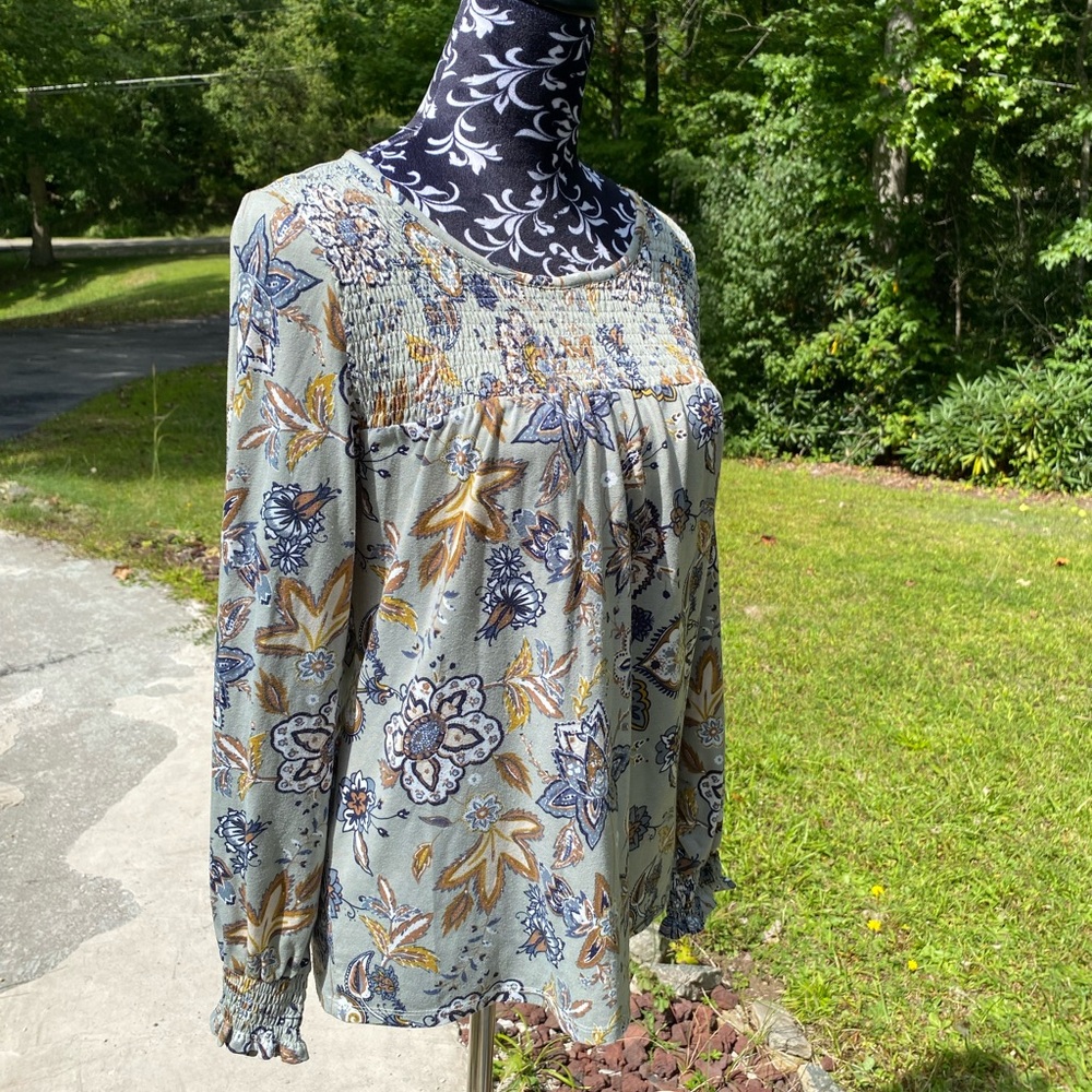Absolutely Famous Women's Long Sleeve Keyhole Back Shirring Floral Pattern Small